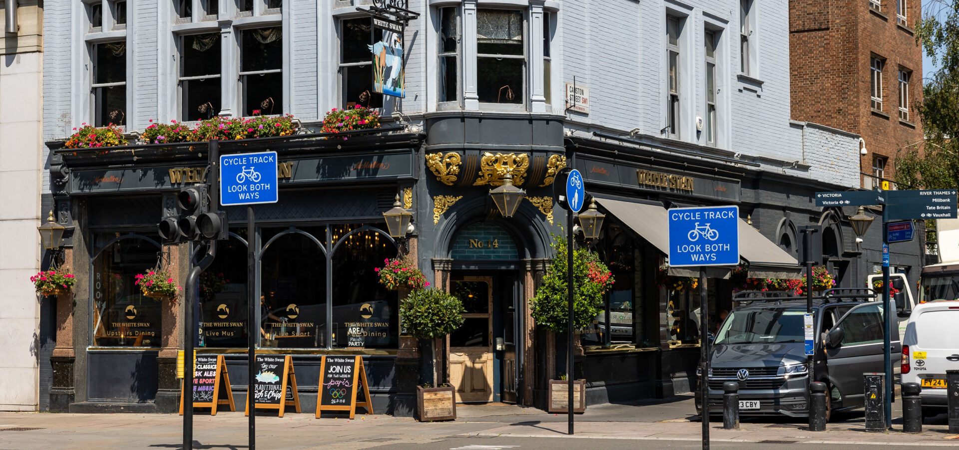 The White Swan Pub, 14 Vauxhall Bridge Road, Pimlico, London